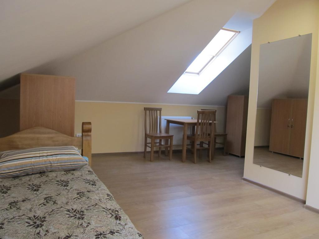 אוזהורוד Mini-Hotel Na Pidgradskiy חדר תמונה